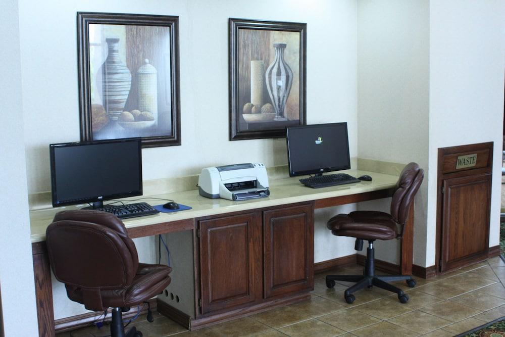 Angel Inn By The Strip - photo 20