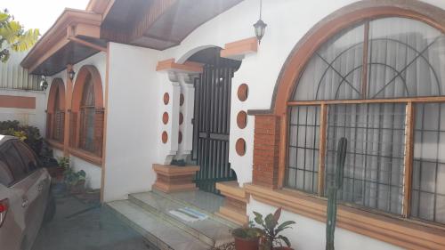 Mario y Jeannette in Alajuela, Costa Rica