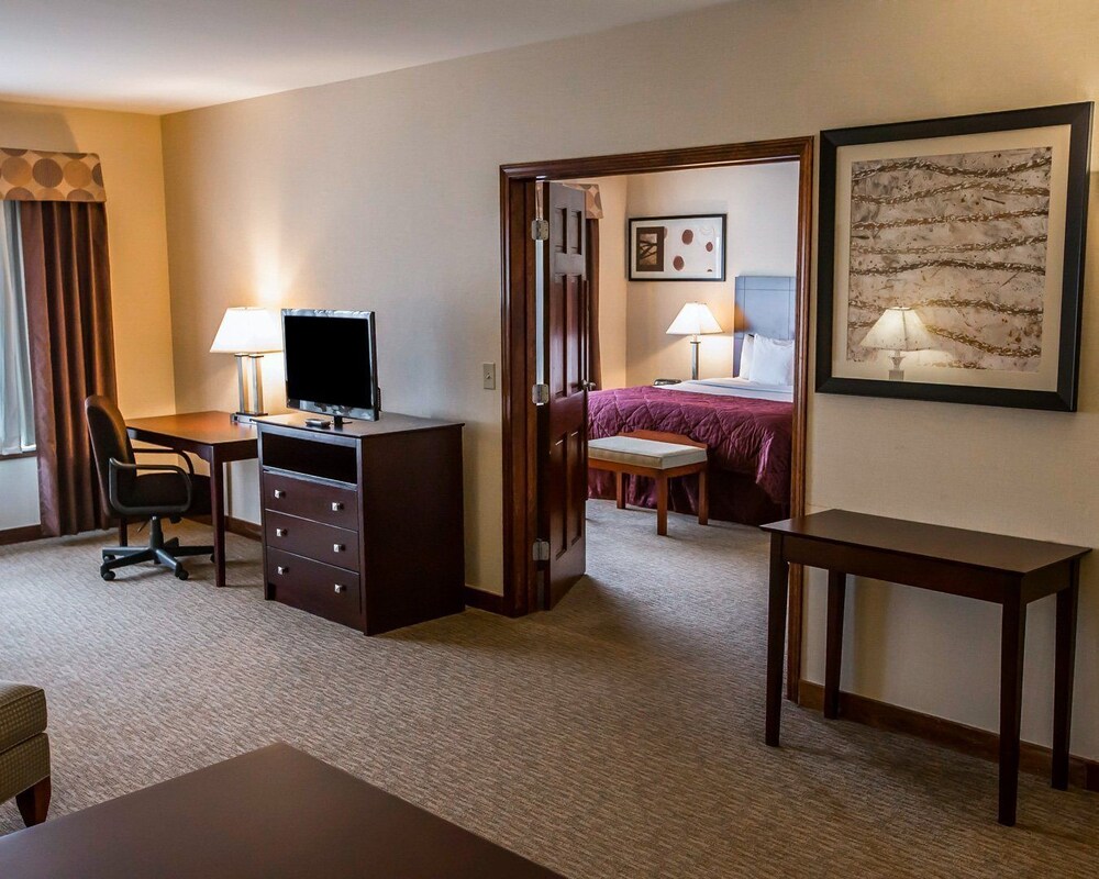 Ramada by Wyndham Michigan City - photo 6