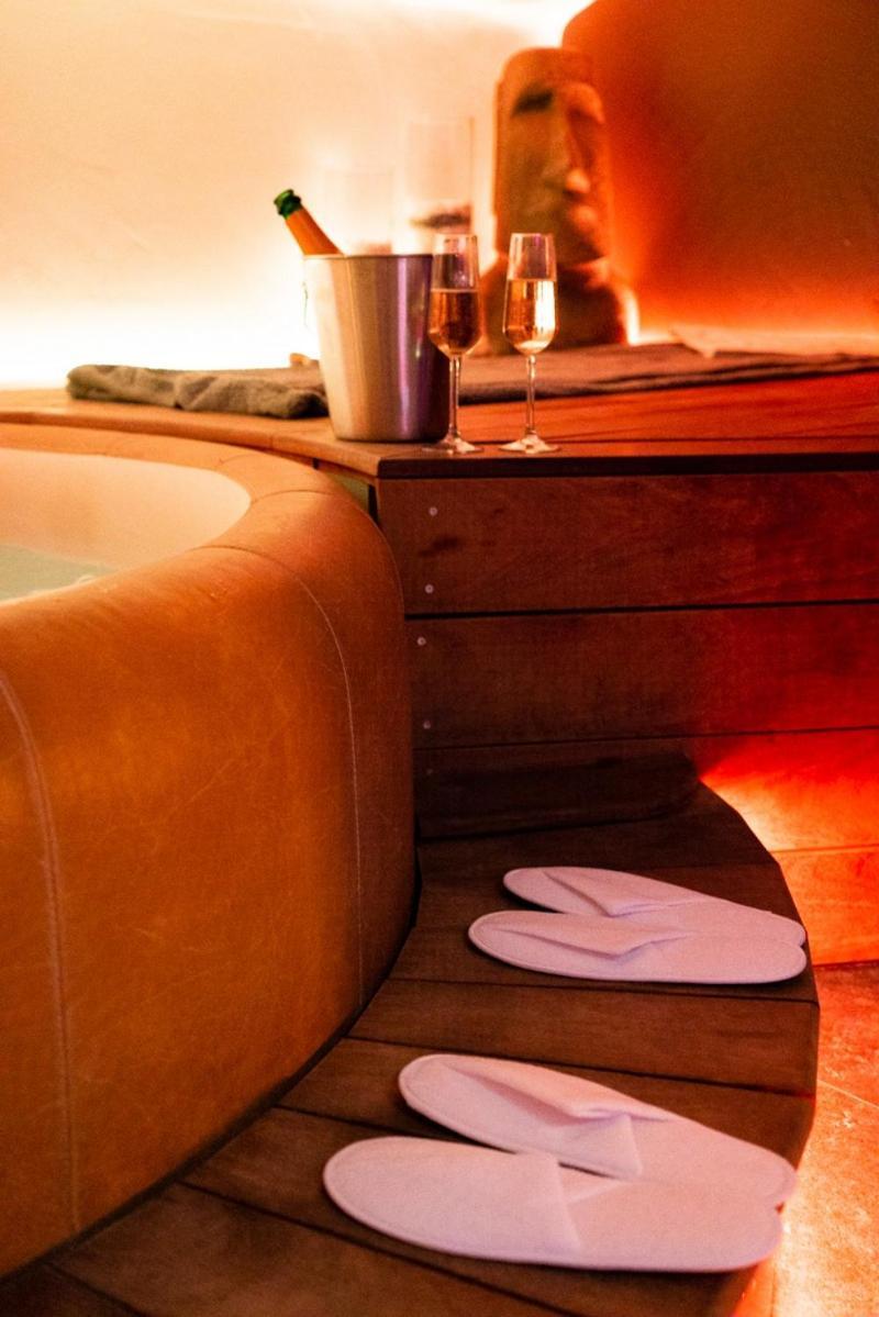 Le Lov't Suite avec jacuzzi — 4-Star Luxury Hotel in Yvoir, Belgium