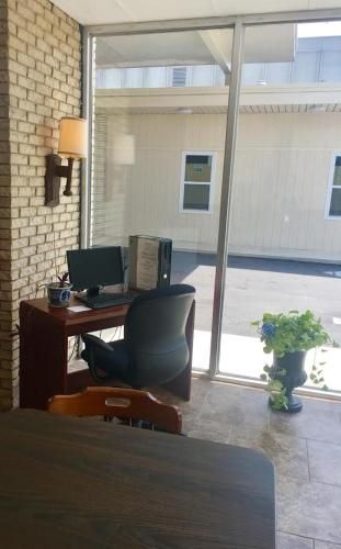 Budgetel Inn and Suites Dalton - photo 8