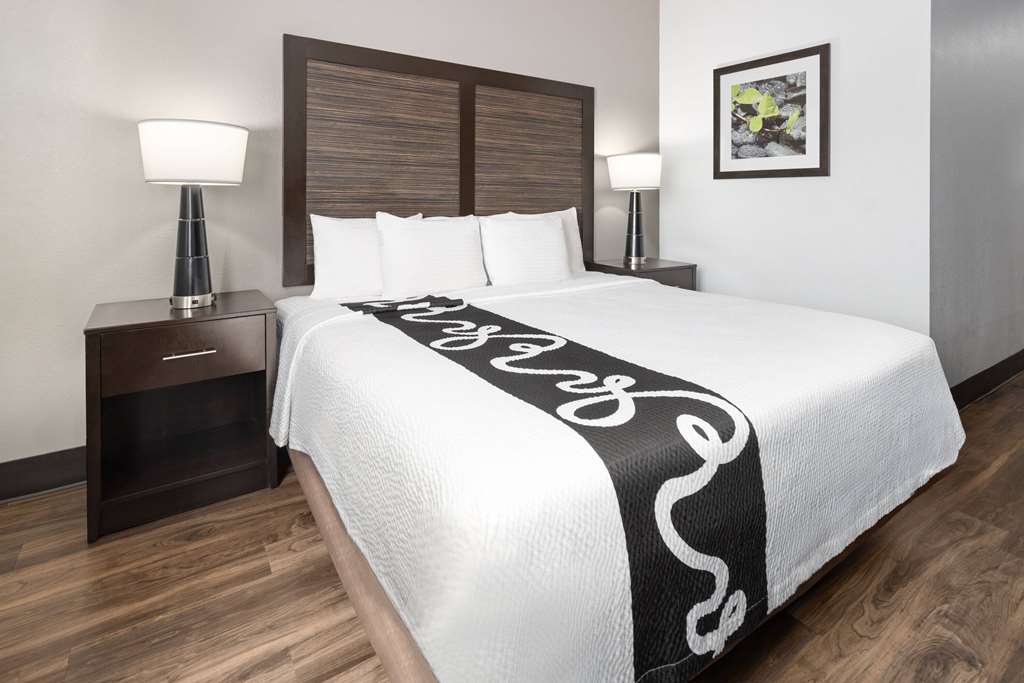 La Quinta Inn by Wyndham Buffalo Airport - photo 23