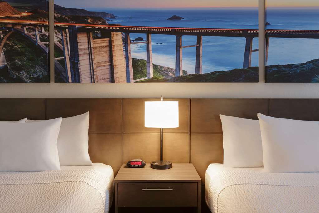 Days Inn & Suites by Wyndham Anaheim At Disneyland Park - photo 15