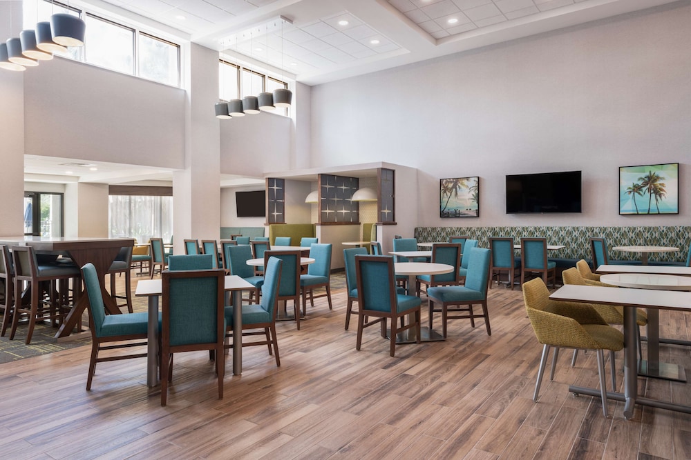 Hampton Inn & Suites Fort Myers Beach Sanibel Gateway - photo 33