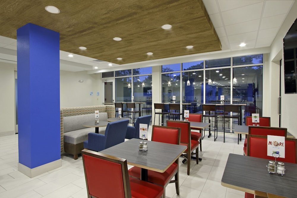 Holiday Inn Express & Suites Columbus North by IHG - photo 24