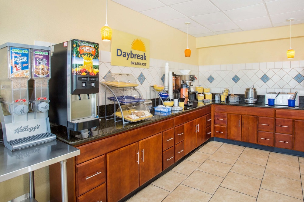 Days Inn by Wyndham Blytheville - photo 62