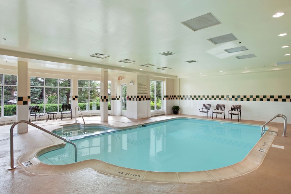 Hilton Garden Inn Chicago Oak Brook - photo 18