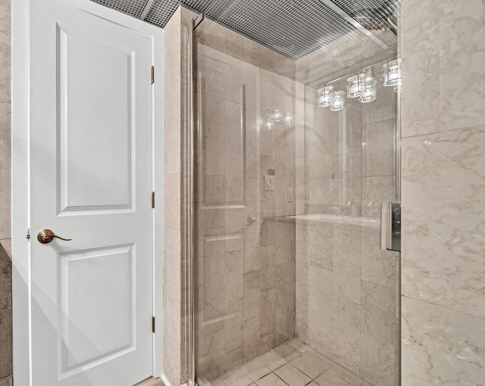 Edgewater Tower 2 404 - photo 12