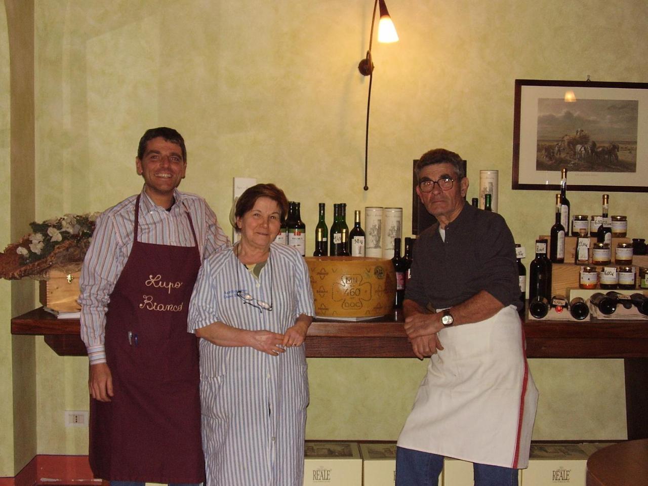 Agriturismo Lupo Bianco — 4-Star Luxury Hotel in Monzambano, Italy