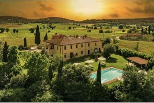 Villa of Golden Light — 4-Star Luxury Hotel in Lucignano, Italy