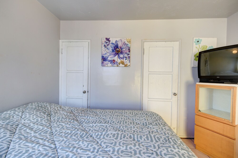 Pavilions Motel - photo 17