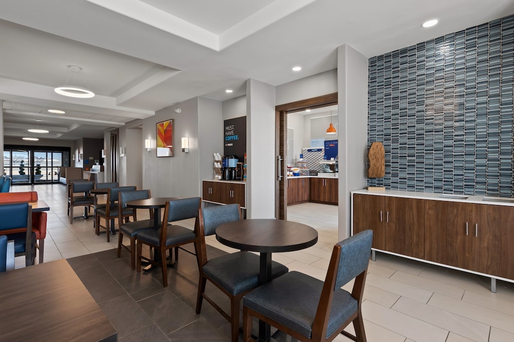 Holiday Inn Express & Suites Oklahoma City NW Quail Springs by IHG - photo 43