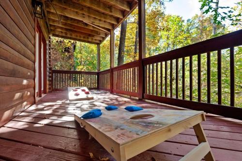 Kate's Cabin 3 min to Dollywood Cabin with Hot tub Game Room and Resort Pool - photo 14