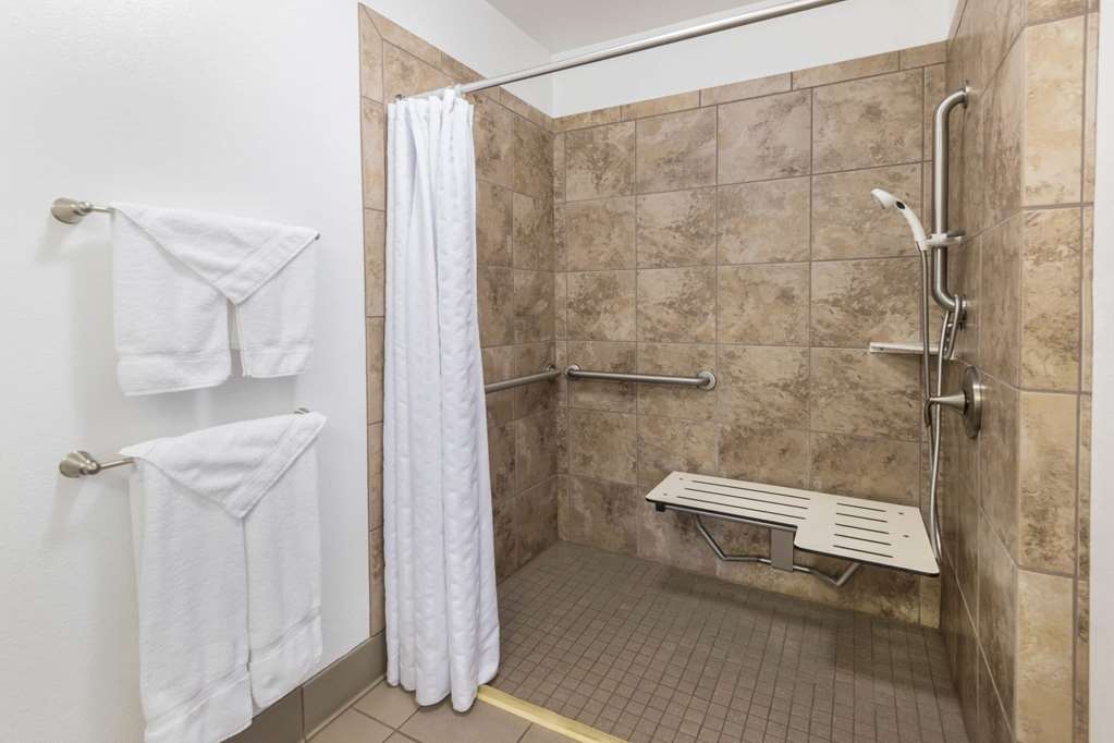 Days Inn by Wyndham Great Falls - photo 11
