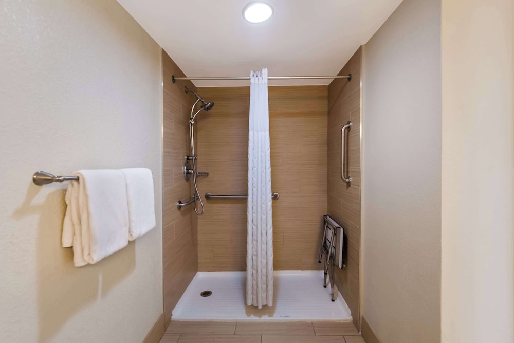 Comfort Inn South Oceanfront - photo 8