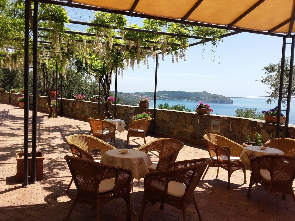 Residence Golfo Degli Ulivi — 4-Star Luxury Hotel in Pisciotta, Italy