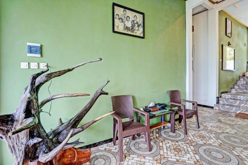 Oyo 92049 D Jamus Resort Telaga Ngebel — Ponorogo