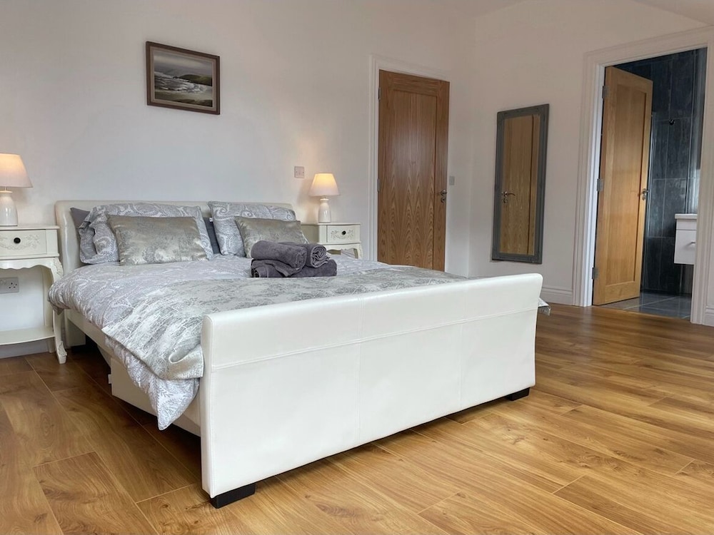 Lough Key Luxury Riverfront Apartment — 5-Star Luxury Hotel in Roscommon, Republic of Ireland