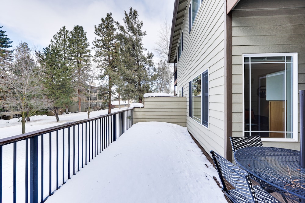 Klamath Falls Townhome w Deck & Resort Amenities - photo 25