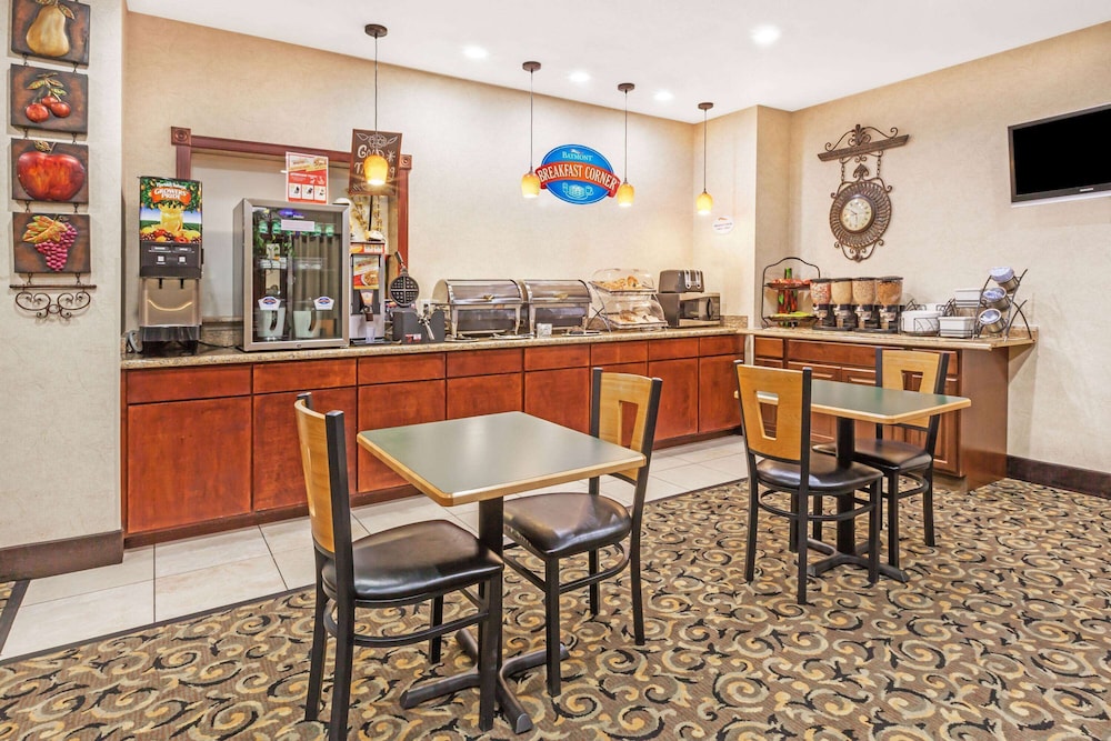 Grander Inn & Suites - photo 28