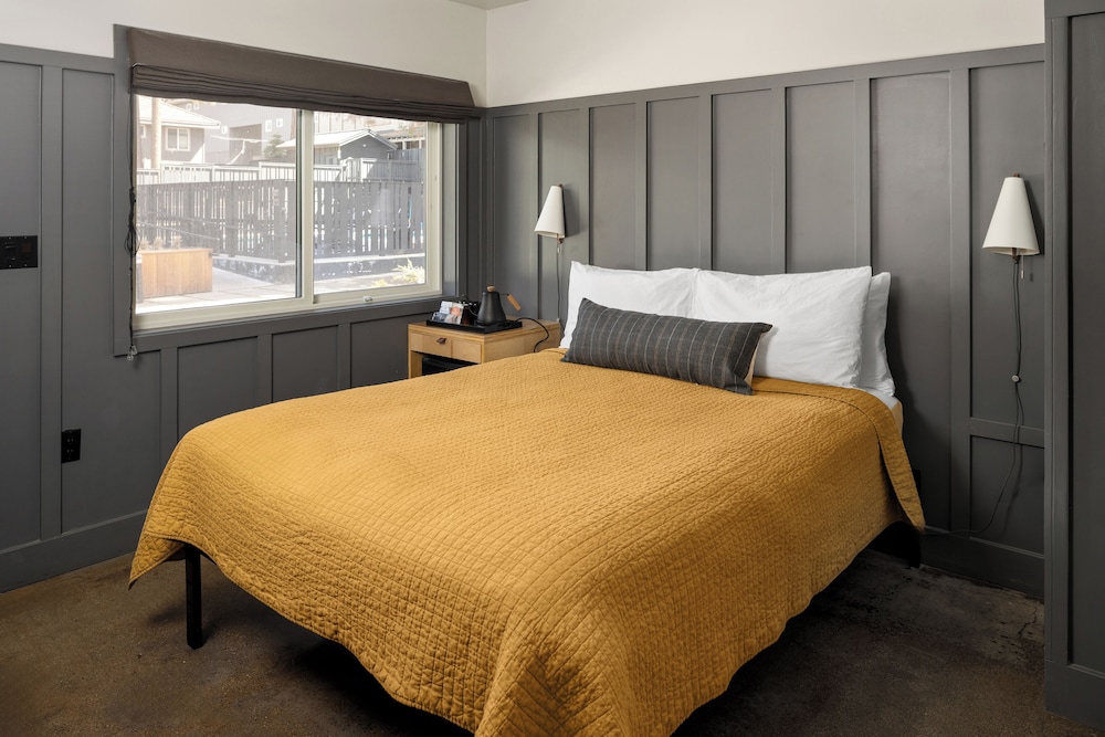 The Coachman Hotel - photo 35