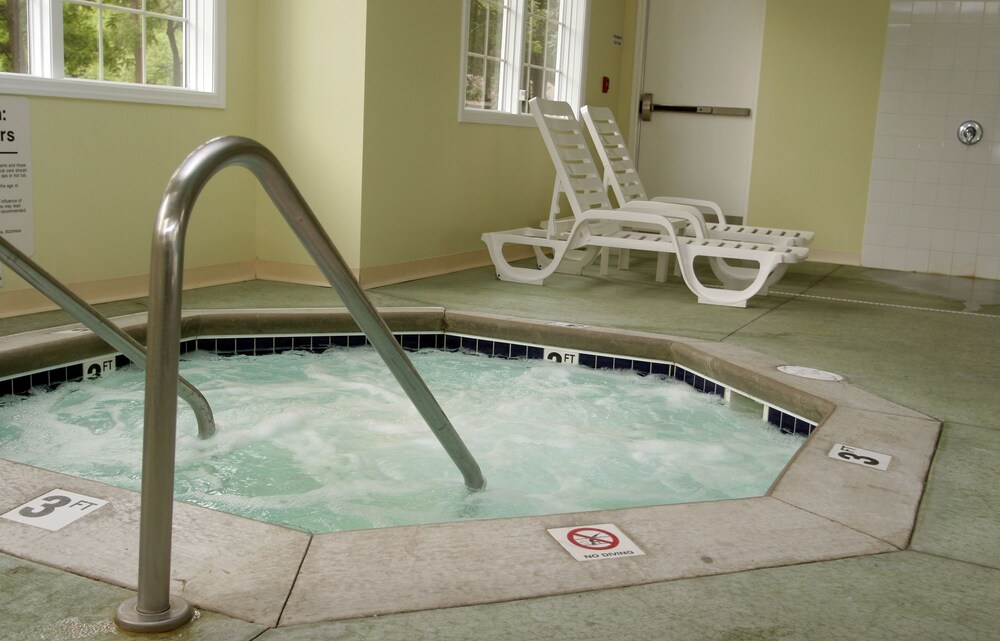 Bay Pointe Inn - photo 33
