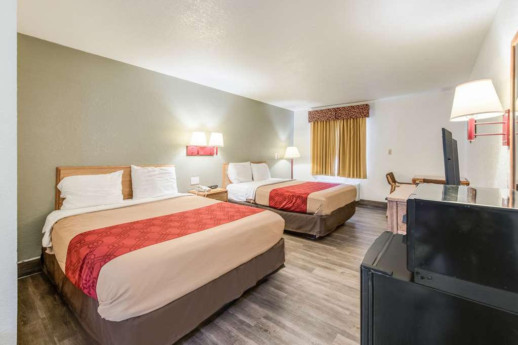 Econo Lodge Truman Inn - photo 11