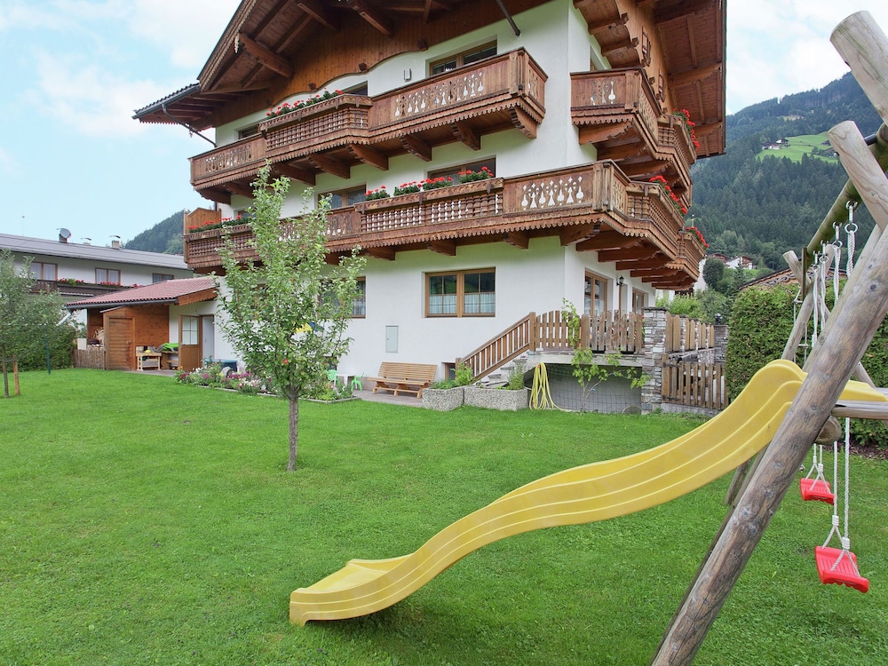 Luxus Apartment Nina mit Zirbenhütte — 4-Star Luxury Hotel in Ramsau Im Zillertal, Austria