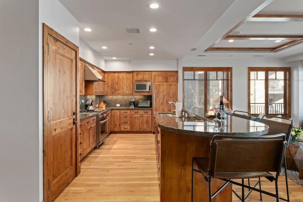 305 Three Bedroom Condo Shooting Star by Deer Valley Resort in Bridgeport, United States