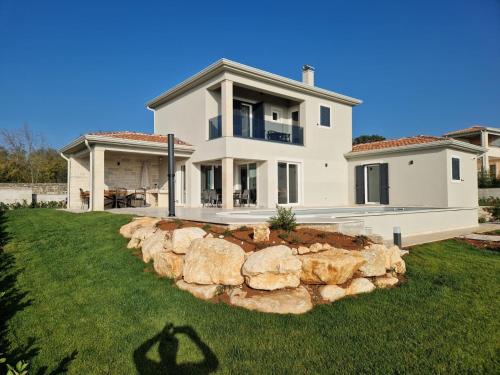 Villa Amelie — 4-Star Luxury Hotel in Visignano, Croatia