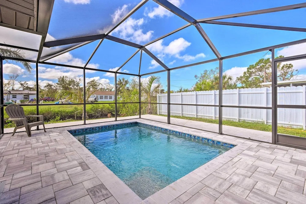 Englewood Escape W Screened In Pool Grill — Englewood