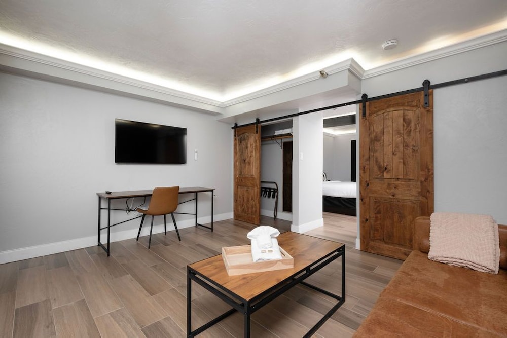 The Westerner Extended Stay - photo 16