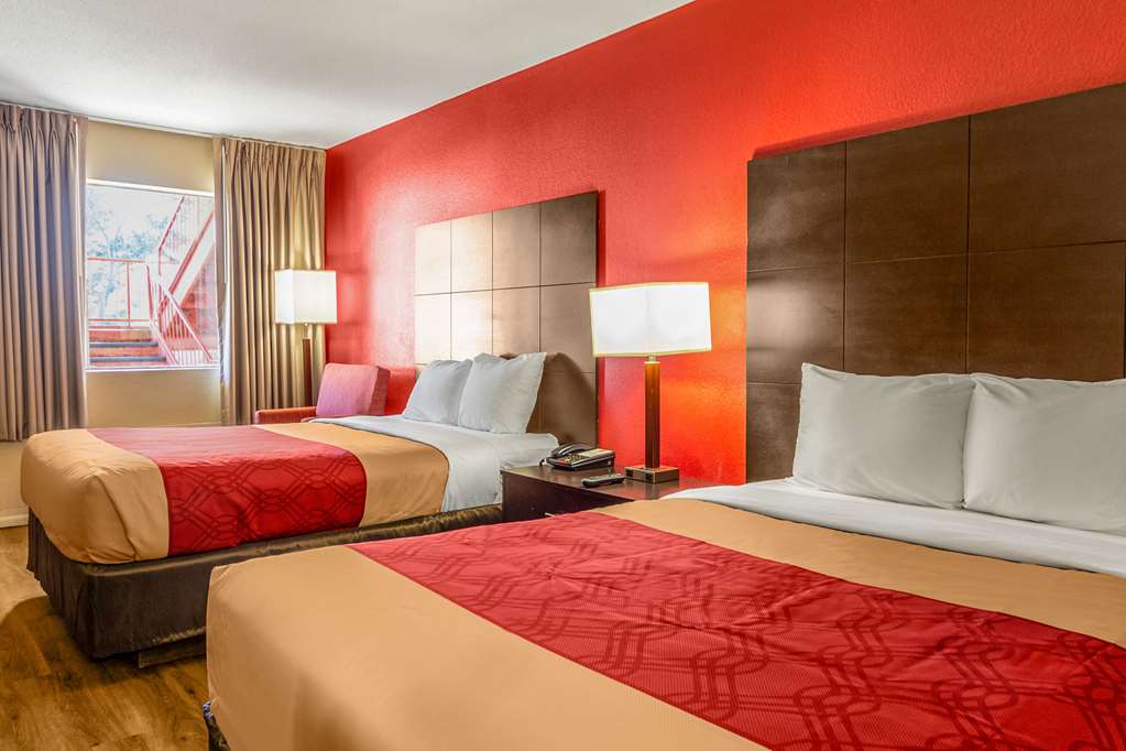 Econo Lodge Meridian South - photo 12