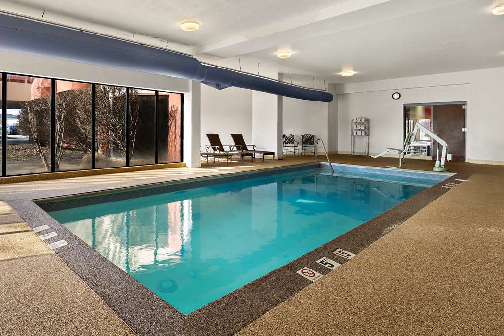 Hotel RL Cleveland Airport West - photo 22