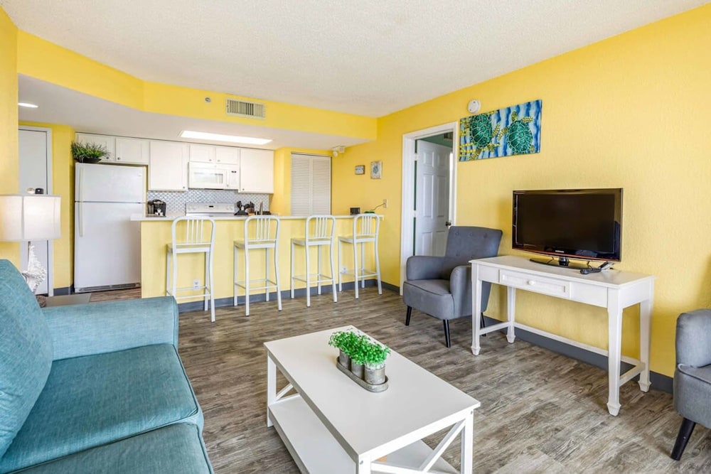 Tortuga Suite at Sunrise Suites Resort Heated Pool Hot Tub & Free Parking - photo 10