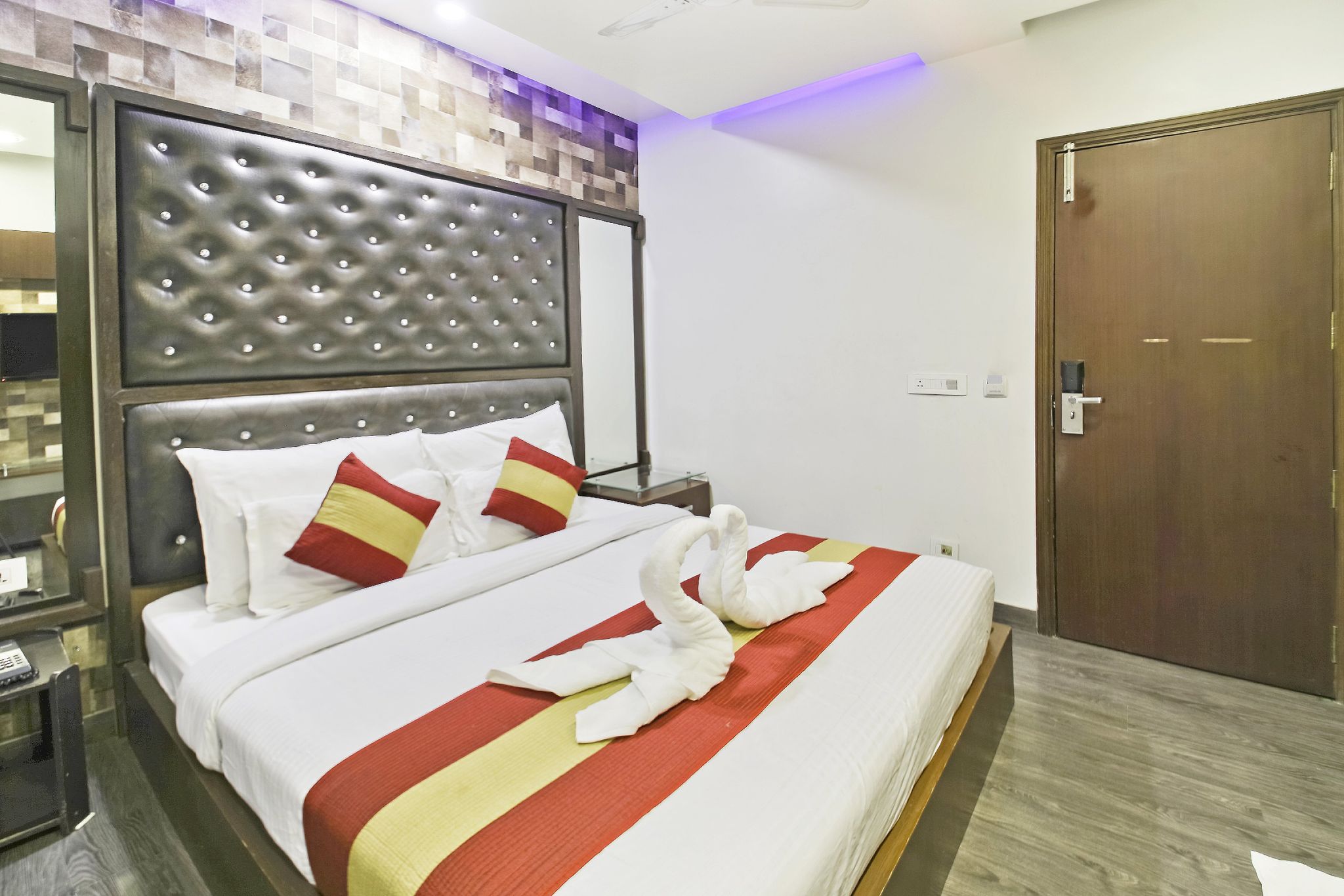 Hotel Pearl Inn & Suites