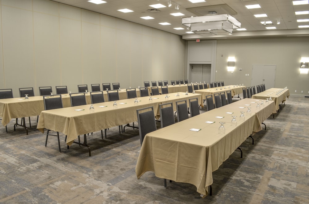 Holiday Inn Fargo by IHG - photo 77