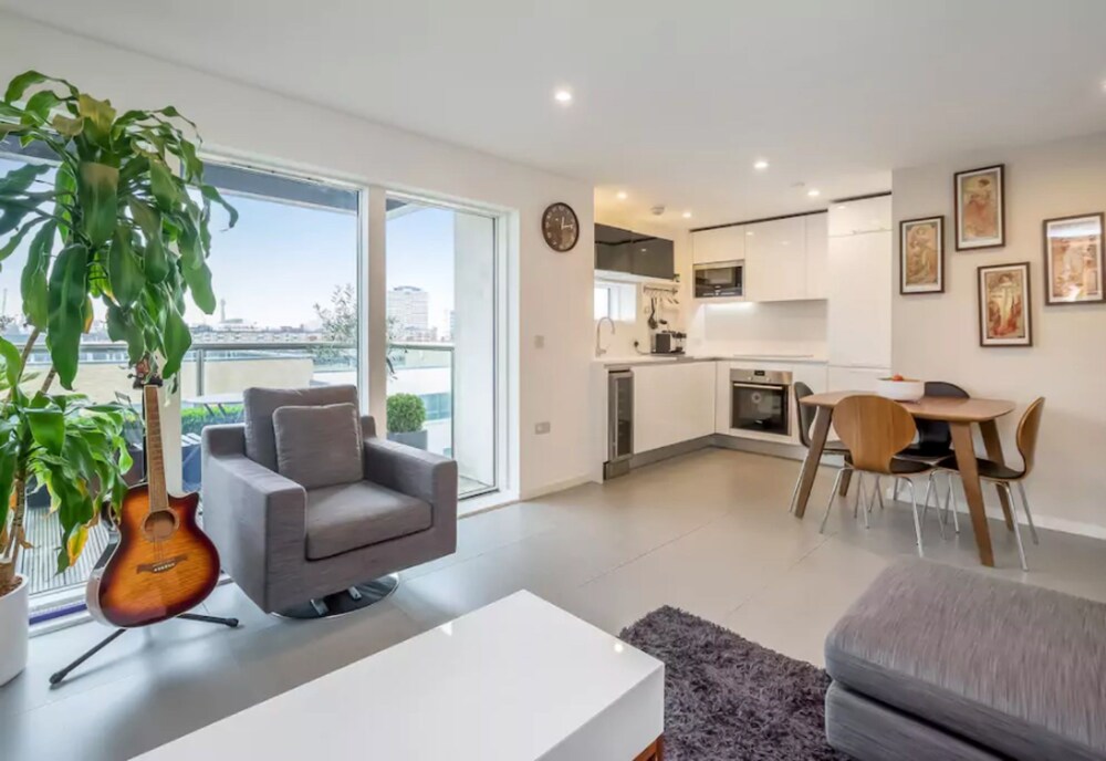 Central & Modern 2 Bedroom Old Street Flat — 4-Star Luxury Hotel in London, United Kingdom