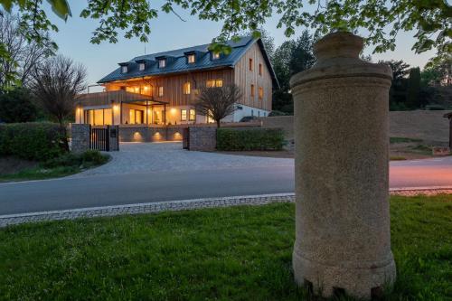 Resort D9 — hotel in Strunkovice Nad Blanici