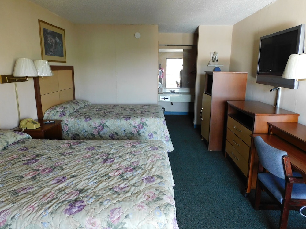 Camilla Inn & Suites - photo 10