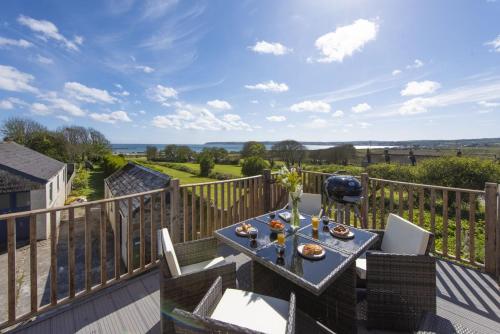 Greenfields Coach House Balcony with stunning ocean view — 4-Star Luxury Hotel in Marazion, United Kingdom