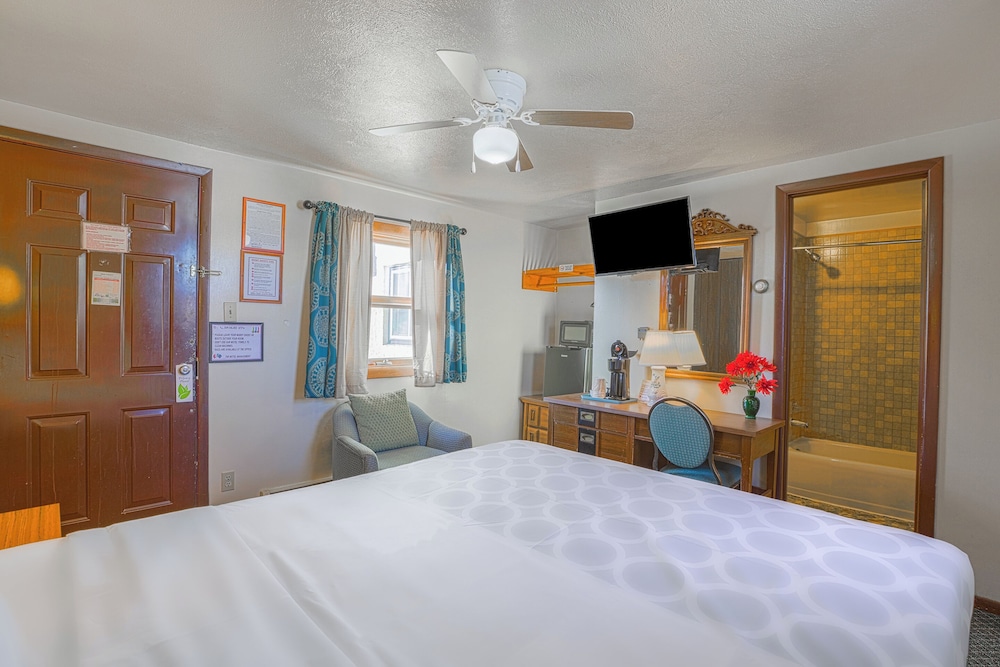 Love Hotels Silver Street by OYO at Hurley WI - photo 8