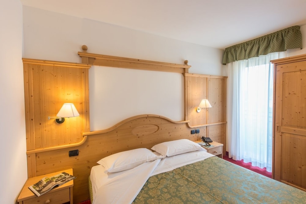 Hotel Lucia — hotel in Levico Terme