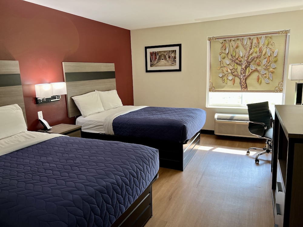 Saffron Inn & Suites - photo 4