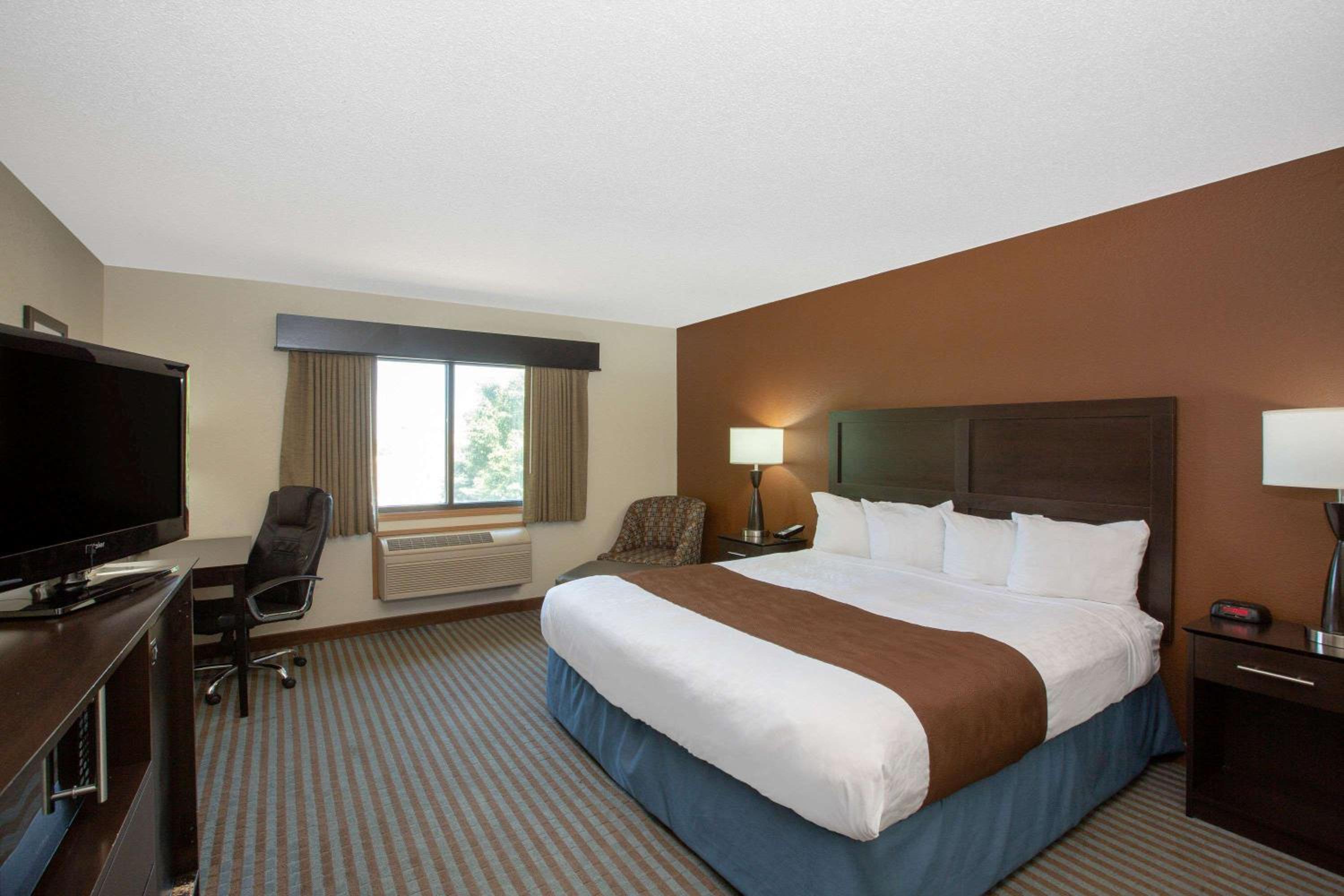 AmericInn by Wyndham Lincoln North - photo 10