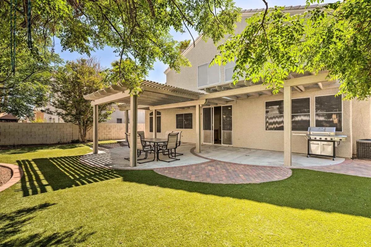 A Beautiful House with Hot Tub Grill & Games — 4-Star Luxury Hotel in North Las Vegas, United States