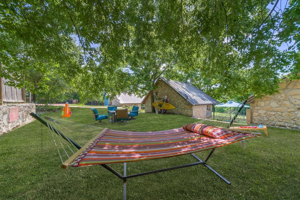 Blanco Riverside Cottages & RV - photo 30