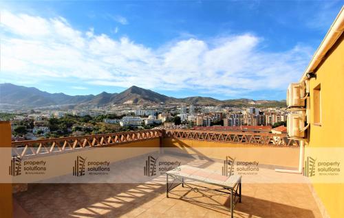 Atico Deluxe Gran Terraza Con Vistas Panoramicas Piscina Parking Gratis in Benalmadena, Spain