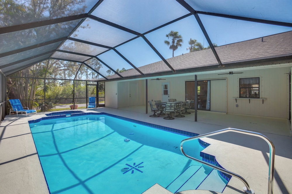 10 Mi to Beaches: Port Charlotte Paradise in Port Charlotte, United States