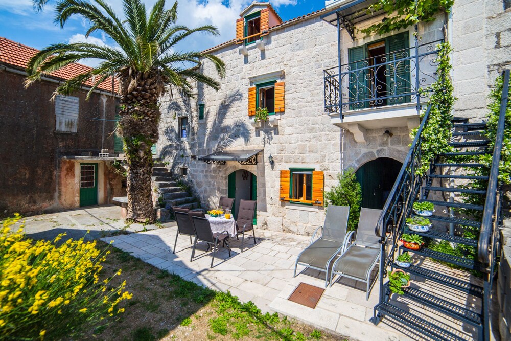 Holiday Home 300 Years — 4-Star Luxury Hotel in Podgora, Croatia